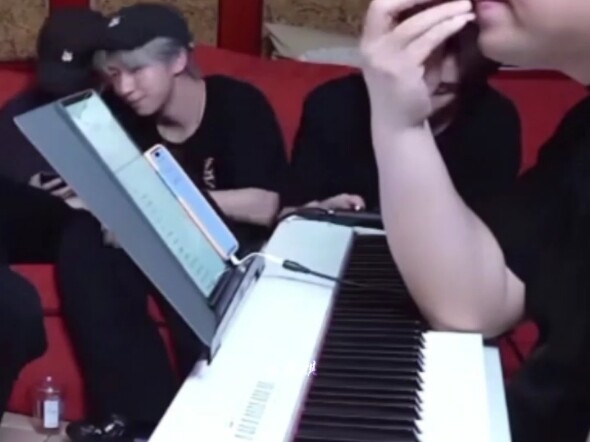 ทำไมฉันถึงไม่รู้ว่าพี่เซียงมีอารมณ์ขันขนาดนี้?