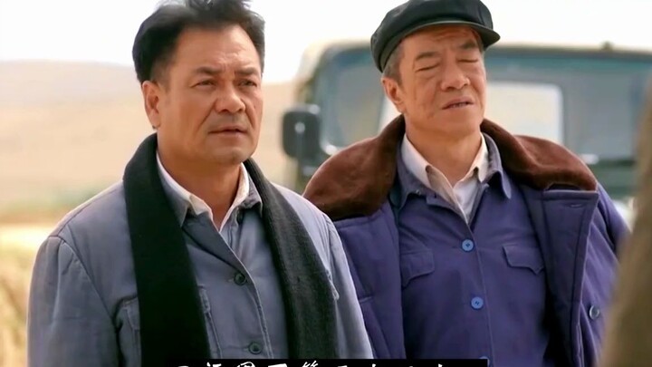 Cả nước đang đói khổ, thế mà ông già này lại lên làm Thái Thượng Hoàng.