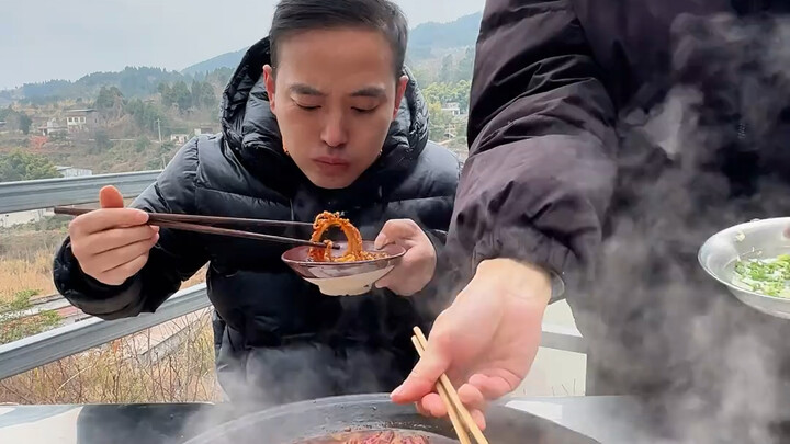Having hot pot with thousand-layer tripe