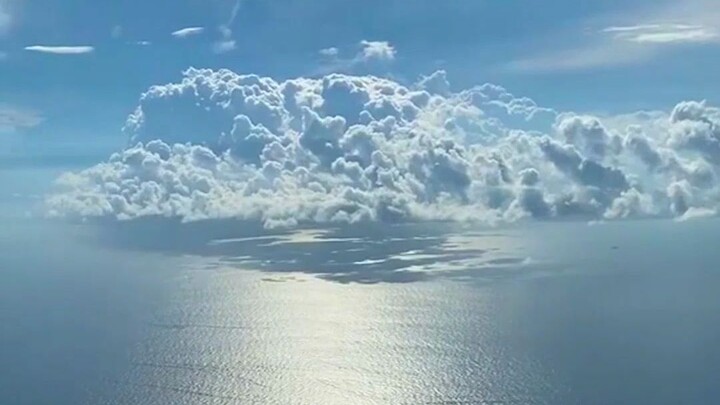 حذف أي لحظة من حياتك لن يجعلك تصبح نفسك اليوم؛ عندما تصل إلى حيث ينفد الماء، اجلس وتأمل السحب وهي تر