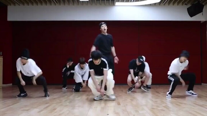 Gunakan koreografi domino untuk membuka freeze, sangat cocok [Stray Kids]