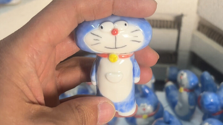 Cần giúp đỡ, làm thế nào để thiết kế Doraemon đây, gấp!