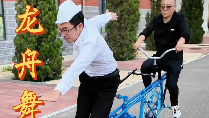 今年四十二岁了 头一次大庭广众跳舞 见笑了