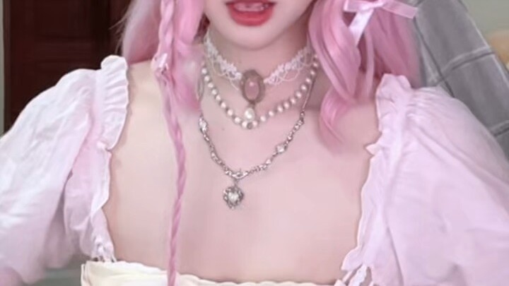 Come nearer to me! Please 🩷