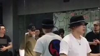[POPPING] Master Dokyun teaches you how to practice waves! Detailed explanation with translation! Yo
