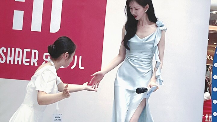 You get what you pay for with makeup artists—ever since I switched to this collaborator, my looks ha