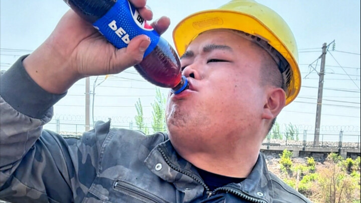 Mì khô kèm đùi gà