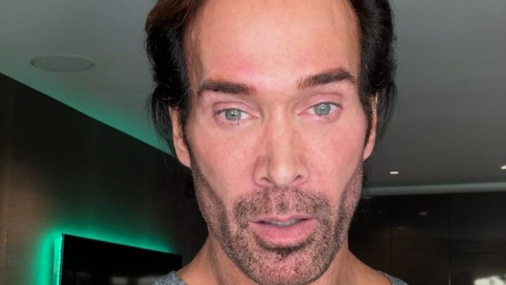 King Dalì’s Daily Life and Movie Behind-the-Scenes