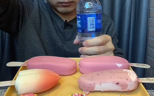 Acara Es Krim Merah Muda: Qixuan, Menglong, Xiao Ai Persik