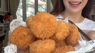 Masak lagi yukkk …. Kali ini cemilan enakk, kroket tapi pakai kani stick , enak banget yuk masak...