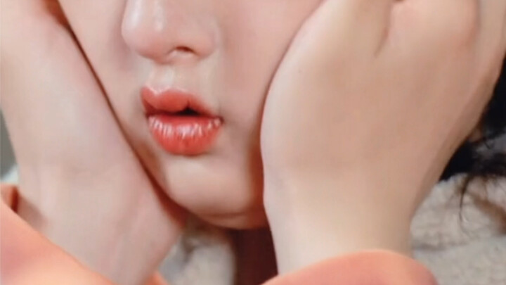 So cute, hahaha! It’s the first time I’ve seen a female celebrity cry so hard that she developed a d