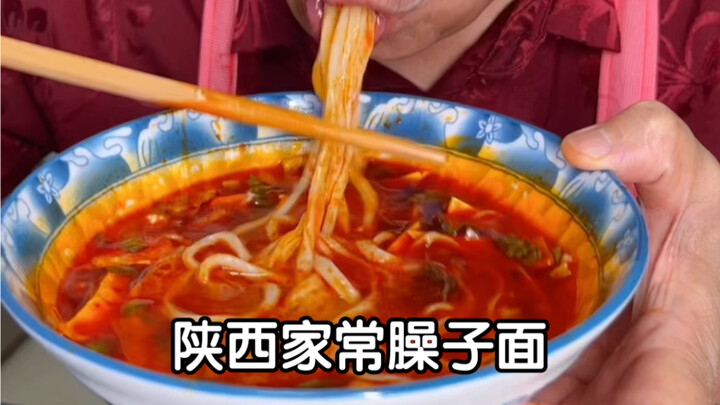 Cách làm mì sào dân dã của Thiểm Tây, trời lạnh rồi ăn một bát mì sào nóng hổi, ngon tuyệt.
