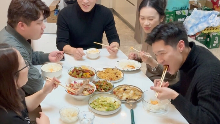 Good friends should share lots of meals together!!