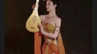 The rich people in the former Evergrande Song and Dance Troupe really know how to have fun