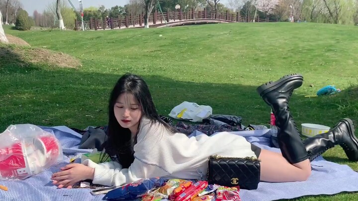 สาวสวยใส่บูทยาวล่อลวง (ซีรีส์ธีมมหาวิทยาลัย)