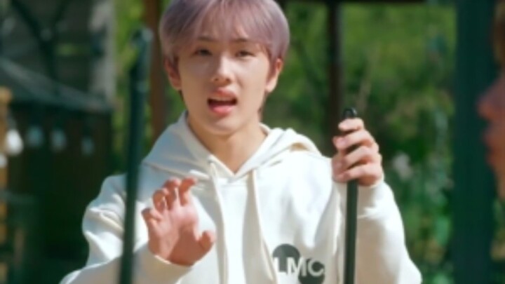 “ฉันน่าจะเป็นคนที่เป็นผู้ใหญ่ที่สุดในวงนี้ ดูจบแล้วพวกคุณก็คงเข้าใจเอง”