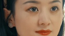 Hứa Khải nắm tay ôm chặt cô gái, bạn gái mới của anh trông giống hệt Triệu Lệ Dĩnh. .