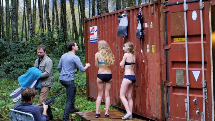 Versi “murah” dari “I Spit on Your Grave”: Dua saudari diculik dan dirantai oleh psikopat di pinggir