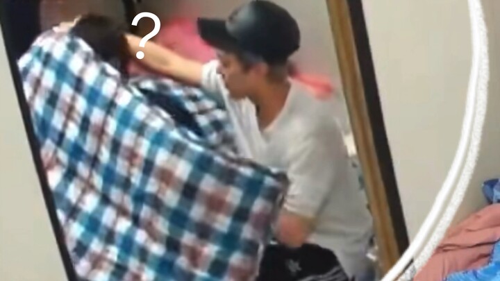 hoshi: ép ngủ dino: ?