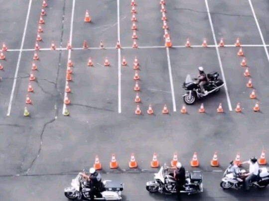 Sao cảm giác còn khó hơn cả thi lấy bằng lái ô tô vậy?