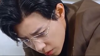 Ánh sáng ấm áp - Chủ tịch mở thùng hàng khi dọn nhà thì thấy cô nàng xinh