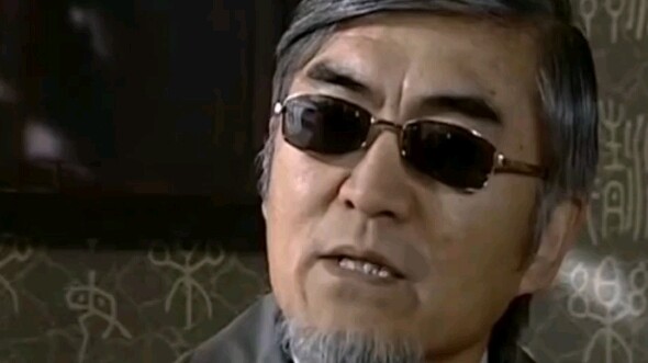 في الفيلم، أراد الضيف تناول طبق أصلي من سمك السلور مع الباذنجان، لكن بمجرد أن سمع الطاهي طلب الضيف ص