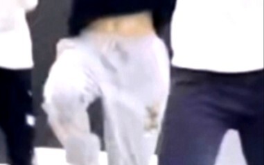 جونهاو لدينا لديه عضلات بطن!