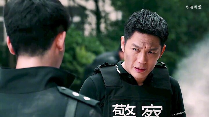 这个新人竟然敢用警车撞货车，太牛了！