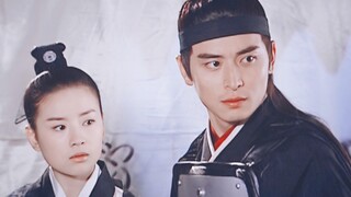 يا إلهي! أليست هذه قصة حب بين متنمر المدرسة ومحبوب القلب؟ إنها حلوة جداً لدرجة تقتلني!