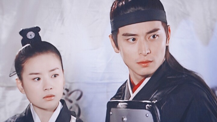 يا إلهي! أليست هذه قصة حب بين متنمر المدرسة ومحبوب القلب؟ إنها حلوة جداً لدرجة تقتلني!