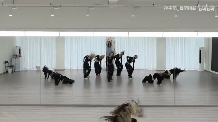 Pembukaan Acara Perayaan Tahun Baru untuk Diri Sendiri