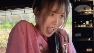 Post-00s young lady tries aged steak for the first time