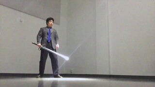 Ông chú Nhật biểu diễn múa kiếm katana