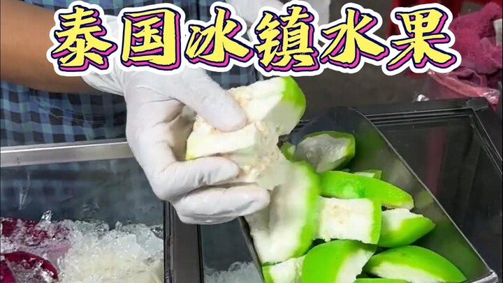 Gerai buah dingin pinggir jalan di Thailand hanya pilih bagian terbaik dari buah—mirip teknik potong