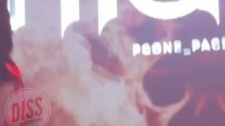 PGONE and Wang Weichu's performance was showered with bras!