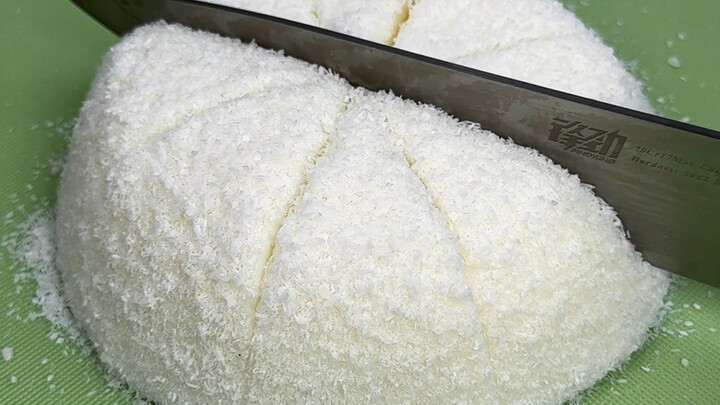 Tại sao món thạch sữa dừa phủ dừa nạo ở các tiệm bánh lại được nhiều người yêu thích đến thế? Thực r