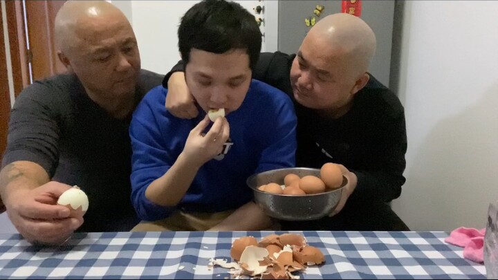 Pranking my uncle and dad by filming a cross-dressing video