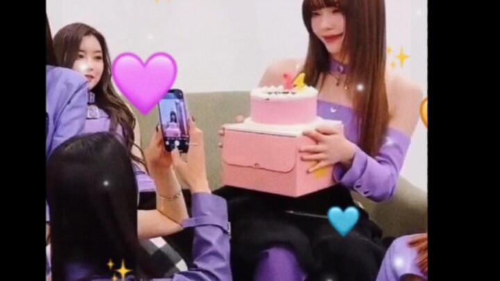 (شِن شياوتينغ وتشوي يوتشن) هذا ثاني عيد ميلاد نقضيه مع الأخت الكبرى!