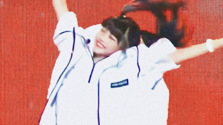 Hong Eun-chae’s super healing straight shot: a happy kindergarten part-time worker.