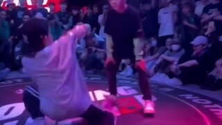 Angguklah kakimu! ! ! ! Semua segera berdiri! "Kompetisi tari hip-hop" sangat keren "tarian jalanan 