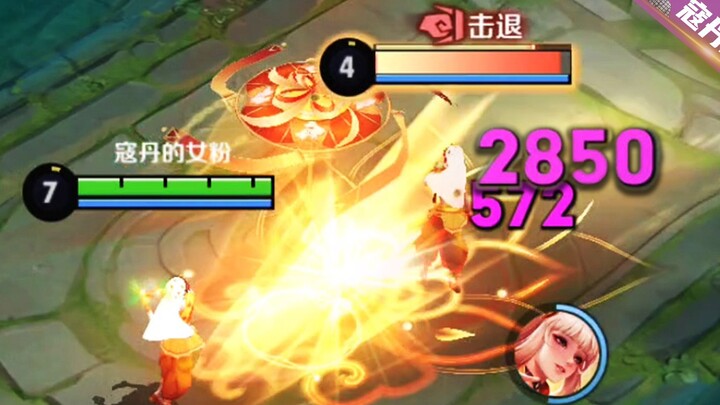 Khoảnh khắc “điên rồ” trong esports: Giao tranh đừng bận tâm Á Ly! Cô ấy tự biến mất lấy thôi