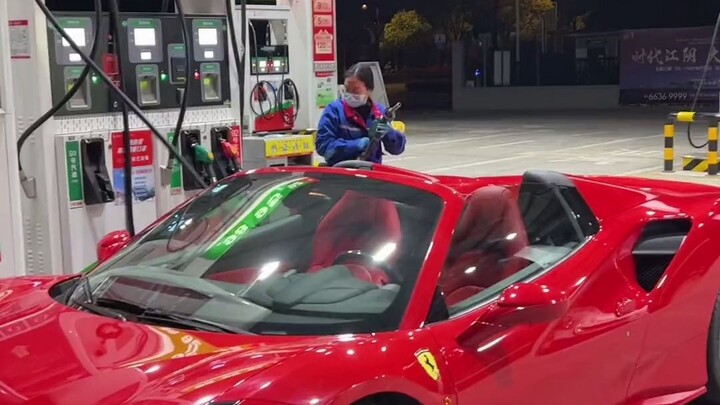 العمة محقة، لكن حتى لو لم تحظَ بحظٍّ طيّب، فعليك أن تبذل جهدًا أكبر. فالنور سيشرق عليك حتمًا، وسنعيش