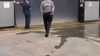 โรงงานขนาดใหญ่ปกป้องคนงานจากพายุฝนอลาบามา