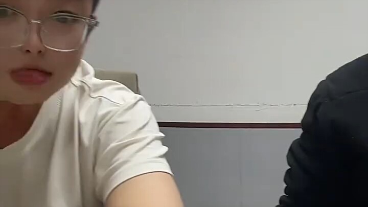 “Satu meja orang dewasa berubah menjadi anak-anak” Setelah ujian masuk perguruan tinggi, begitu aku 