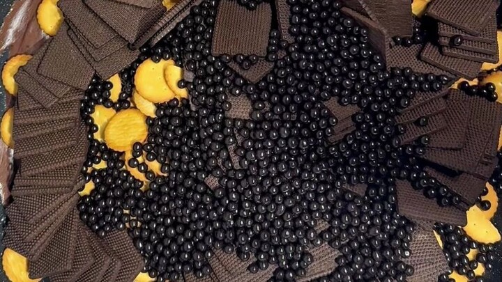 Orders are flying in—customers are booking a whole 6-pound pot of crispy pearl cocoa!