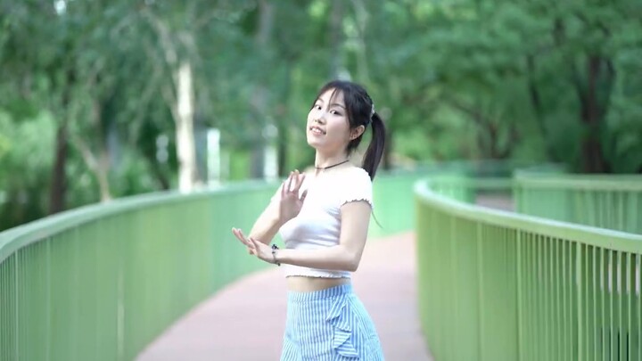 Summer is here again. Is there someone you like in this city? ꈍ◡ꈍ 《Summer in a Small Town》