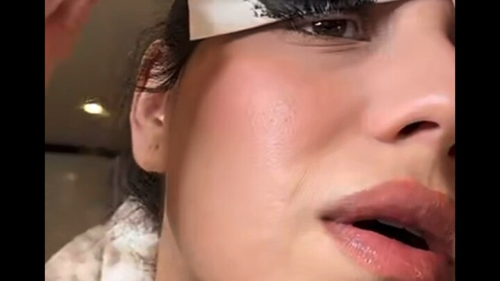 هذا إهدار للماسكارا.