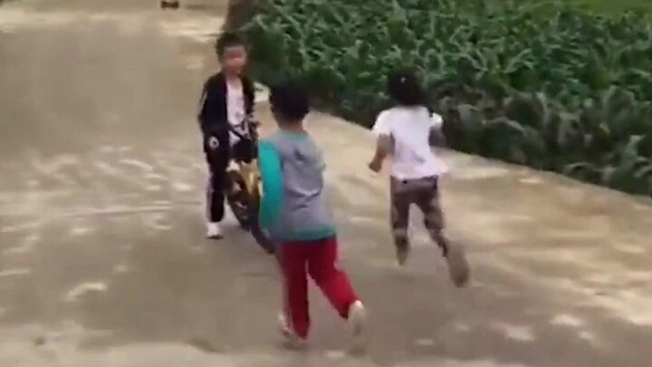This kid will definitely grow up to be a gentleman.