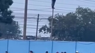 kabarnya sampek sekarang dia belom turun 😌🤭😅