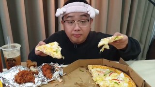 ASMR Mukbang Pizza Hải Sản Double Cheese Khổng Lồ Và Một Đống Gà Rán Lúc Nửa Đêm